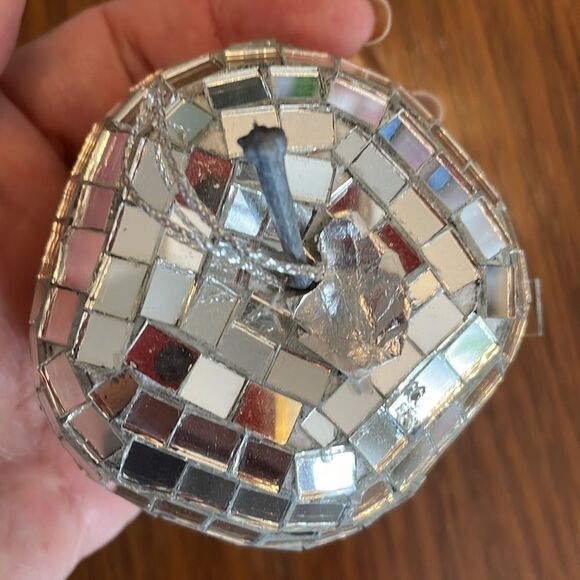 Collection of 12 silver mirrored apple Christmas tree ornaments - Picture 3 of 8